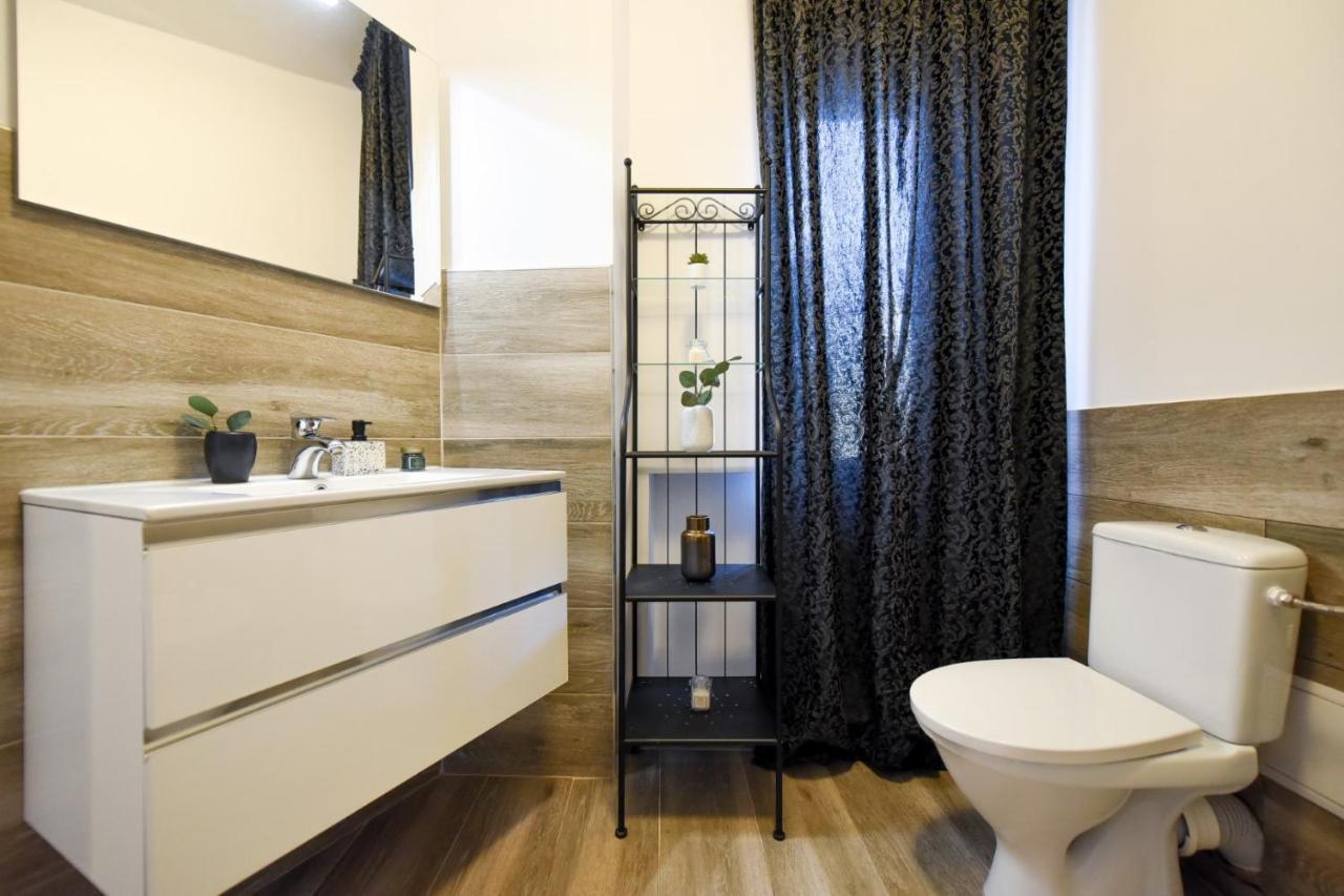 Discover Comfort: Charming & Spacious Apartment In The Old Town Bucarest Exterior foto