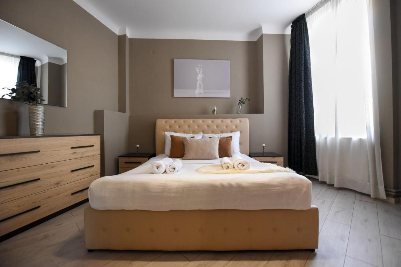 Discover Comfort: Charming & Spacious Apartment In The Old Town Bucarest Exterior foto