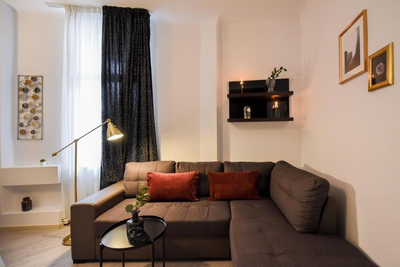 Discover Comfort: Charming & Spacious Apartment In The Old Town Bucarest Exterior foto