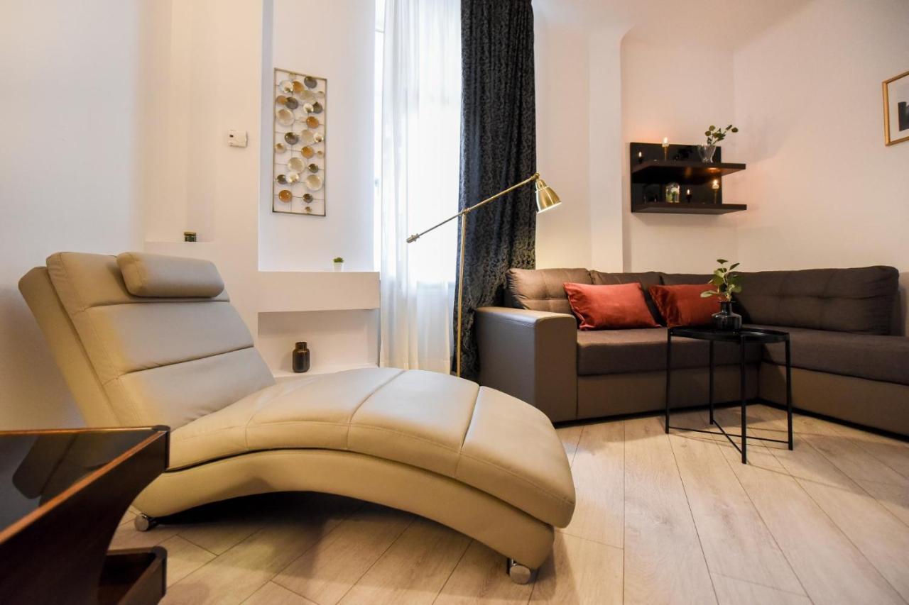 Discover Comfort: Charming & Spacious Apartment In The Old Town Bucarest Exterior foto