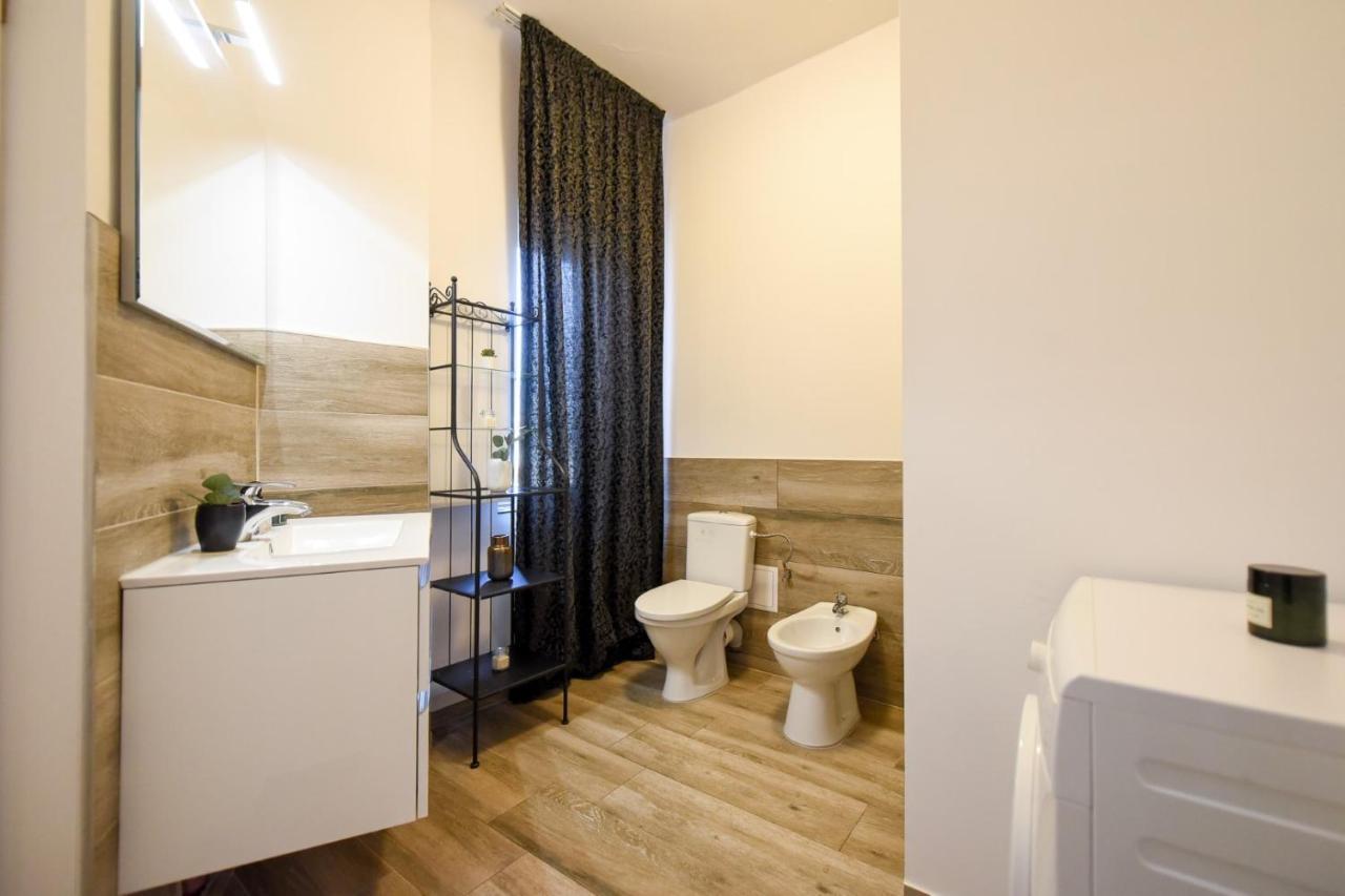 Discover Comfort: Charming & Spacious Apartment In The Old Town Bucarest Exterior foto