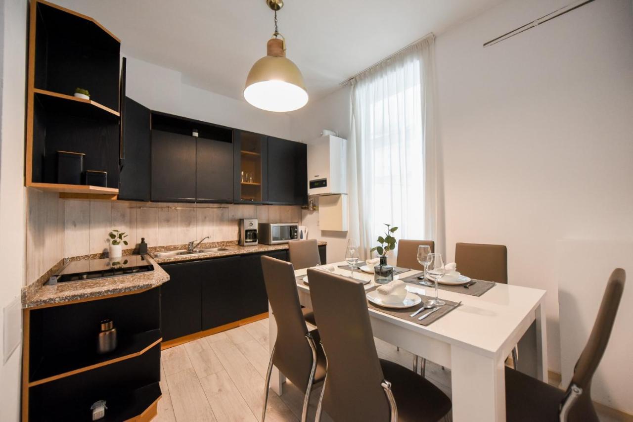 Discover Comfort: Charming & Spacious Apartment In The Old Town Bucarest Exterior foto