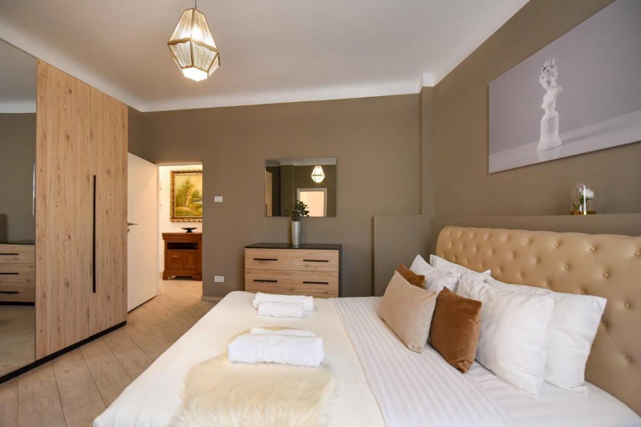 Discover Comfort: Charming & Spacious Apartment In The Old Town Bucarest Exterior foto